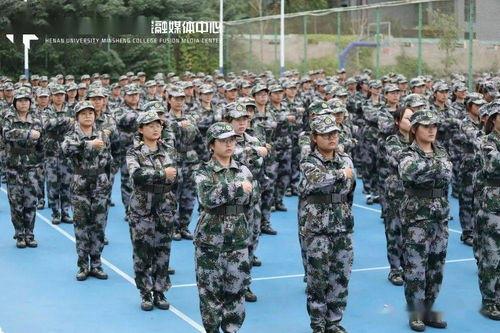 广东军训跳舞吃瓜视频,广东学子跳舞吃瓜，展现青春风采