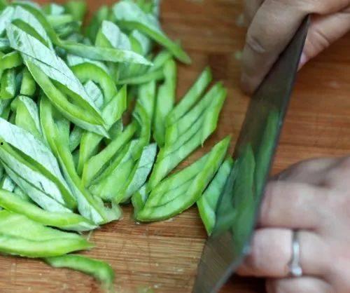 蛇瓜能煲汤吃吗怎么做视频,家常美味，营养滋补