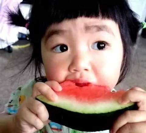 宝宝吃小瓜视频在线观看,萌趣瞬间在线放送