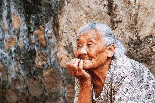 农村吃瓜老人视频大全,温馨瞬间大盘点