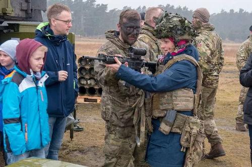 吃瓜群众幺蛾子视频,揭秘“吃瓜群众幺蛾子”视频背后的真相与笑料